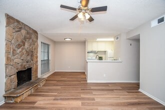 Building Photo - 17331 Red Oak Dr