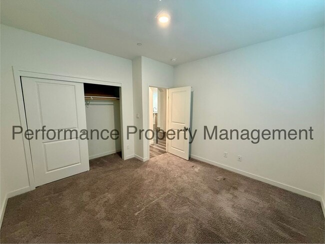 Building Photo - Stunning 4 Bed/3 Bath Belcourt Seven Oaks Home w/ $0 Deposit Option & More