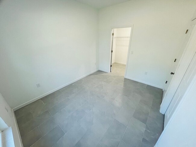 Building Photo - Brand New 1/1/-  Lehigh Acres