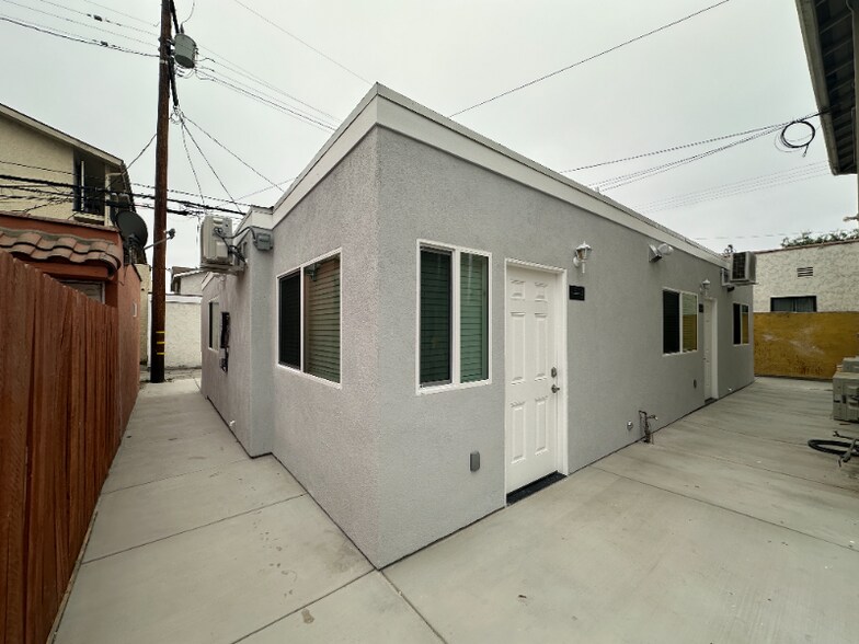 Building Photo - 2210 Pine Ave