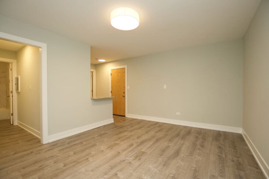 Building Photo - 448 W Barry