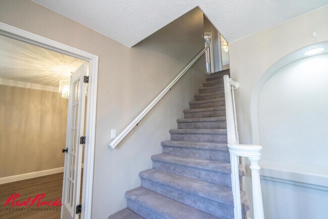 Building Photo - Spacious 6 Bedroom Home with a Balcony!