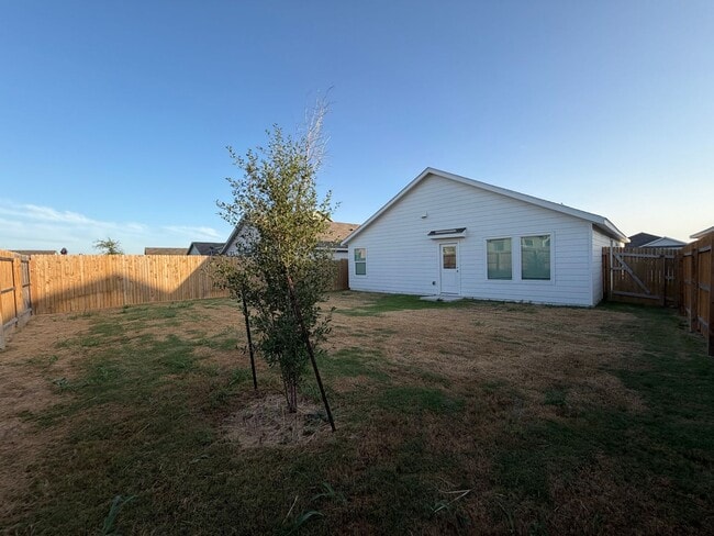 Building Photo - Stunning 3/2 Home In Waters Edge, Seguin, TX