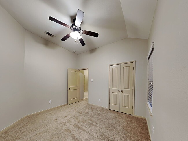 Building Photo - Charming Move-In Ready Ranch in Deer Run E...