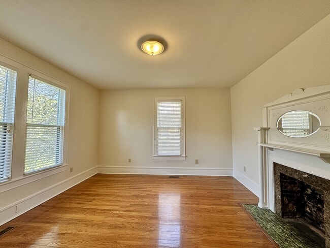 Building Photo - 506 Mayes Ave