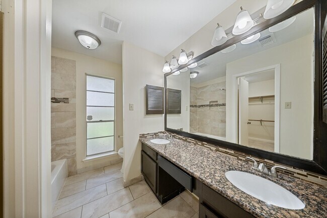 Building Photo - 15738 Tammany Ln