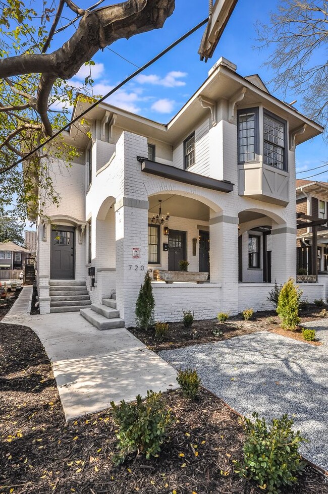 Building Photo - Beautifully Updated Midtown Studio Apartment Walking Distance to Piedmont Park!