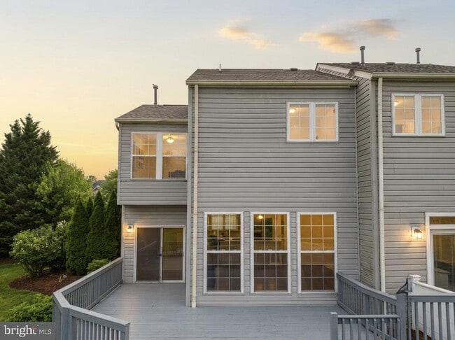 Building Photo - 9746 Harvester Cir