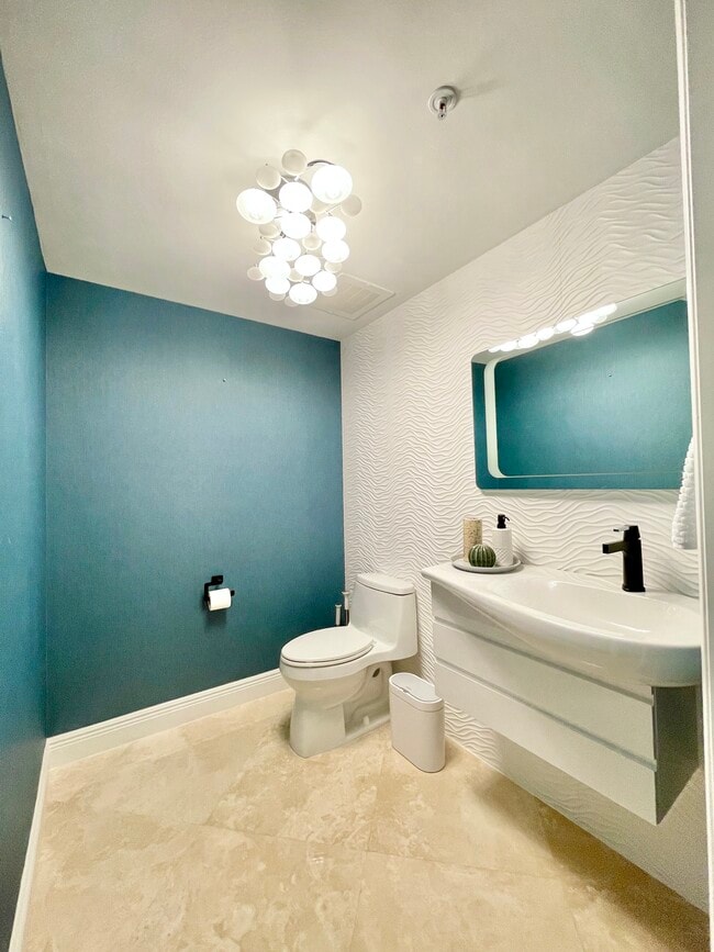 Half Bath - 333 Las Olas Way