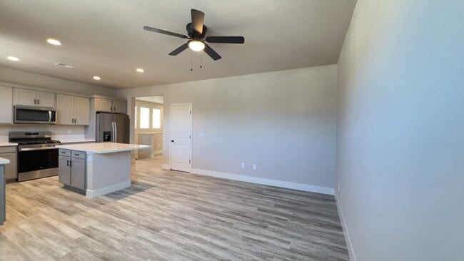 Building Photo - MUST SEE! 2/2.5/2 Townhome in Gardnerville