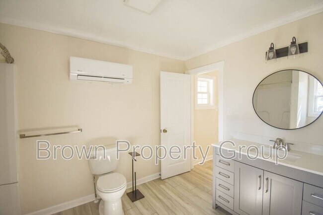 Building Photo - 885 Simmons Rd