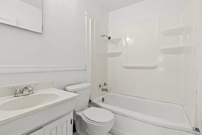 Building Photo - Sleek and Newly Renovated  3 Bedroom 1 Bat...