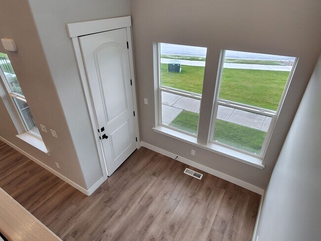 Building Photo - Newer 3 Bd 2.5 Ba Townhome in Herriman
