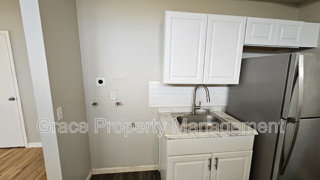 Building Photo - 6681 Newport St