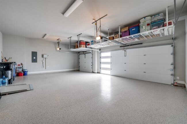 Building Photo - 9767 Maple Hill Ln