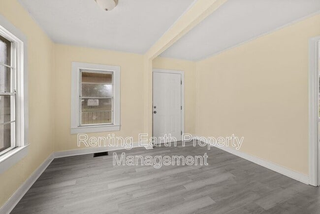 Building Photo - 2419 Circle Dr