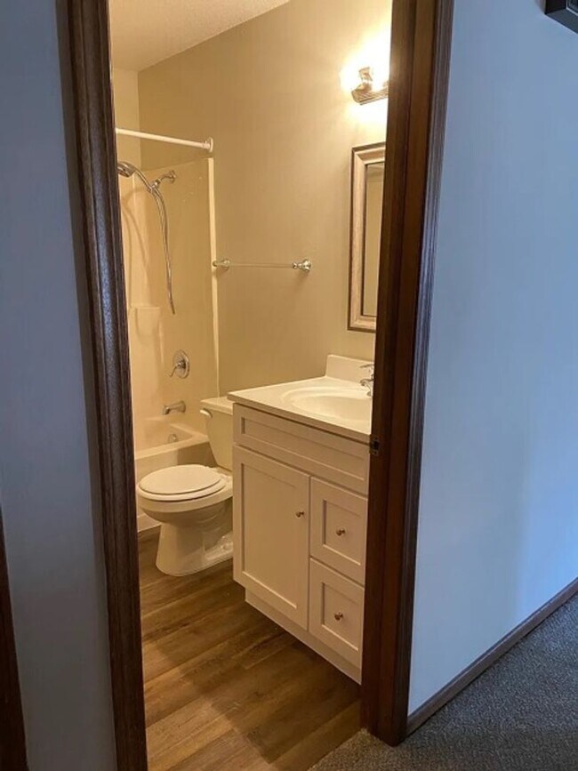 Building Photo - 8404-8406 W Thurman