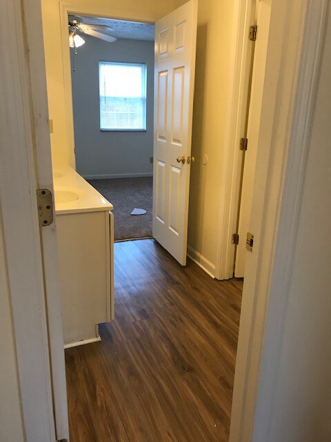 Building Photo - 3844 Sleepy Hollow Dr