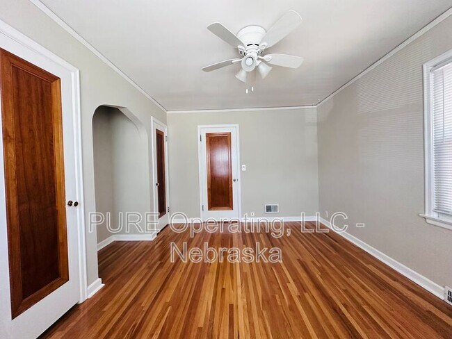 Building Photo - 830 S 54th St