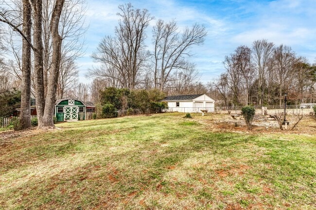 Building Photo - Northern Greensboro, Brick Ranch, Hardwood...