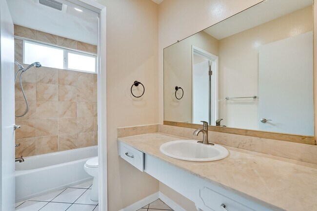 Building Photo - Charming 1,780 Sq Ft 4 bedroom 2 bath home in South San Jose