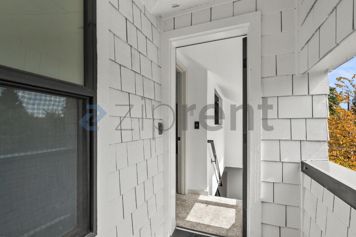 Building Photo - Unit