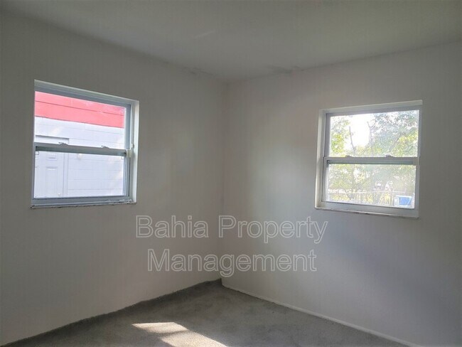 Building Photo - 4654 Alhama St
