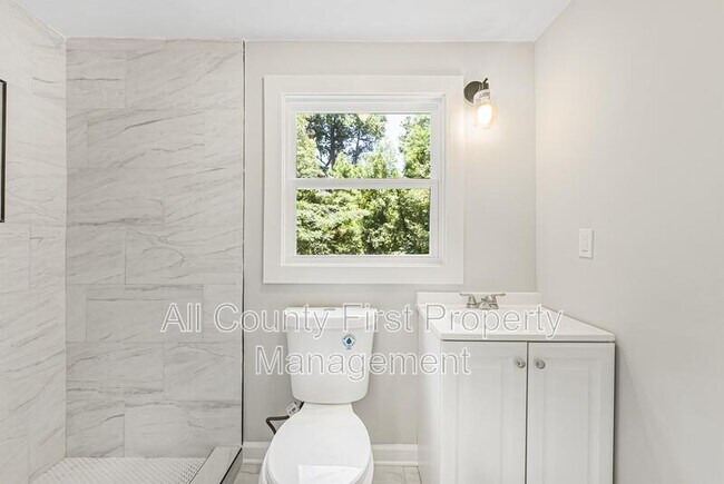 Building Photo - 2845 3rd Ave SW