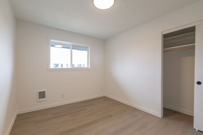Building Photo - Crowne Pointe Apartment Homes