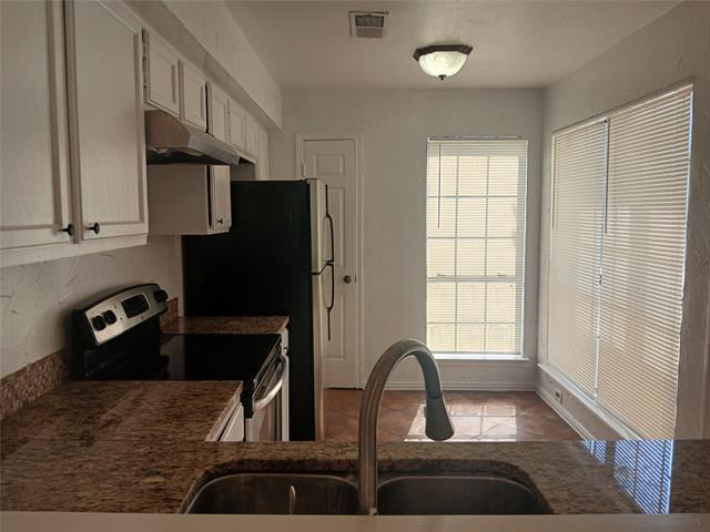 Building Photo - 9601 Forest Ln