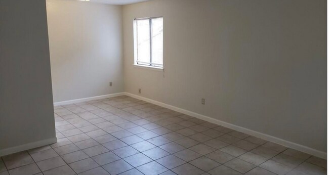 Building Photo - 1704 W Braker Ln