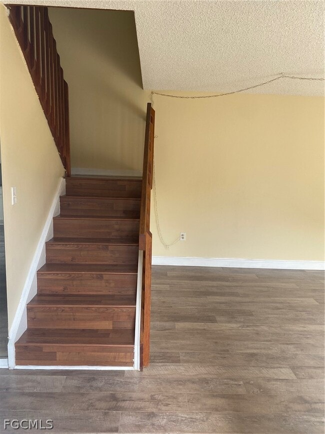 Building Photo - 5245 Cedarbend Dr