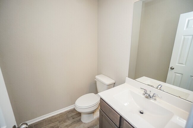 Building Photo - 5463 Grand View Dr
