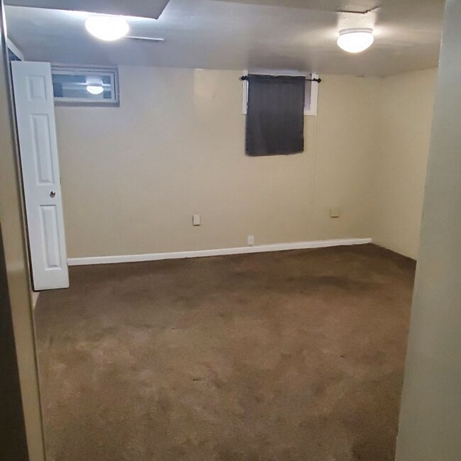 Primary Photo - 2/3 Bed Room 1 ½ Townhouse for rent.