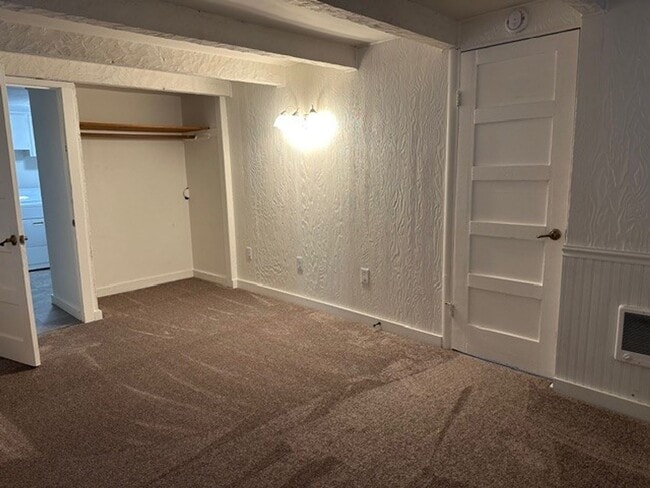 Building Photo - Recently renovated 4 bed, 2 bath home in Grants Pass!