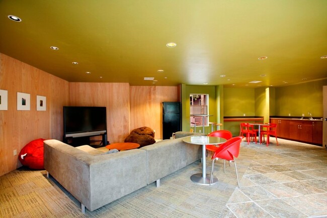 Building Photo - Westside Arbors Condo 2bd, 2ba - Students ...