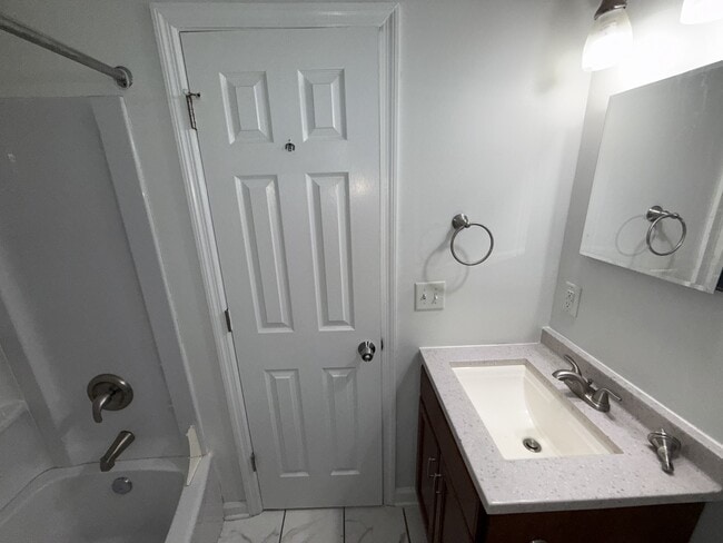 Building Photo - 212 Romney St