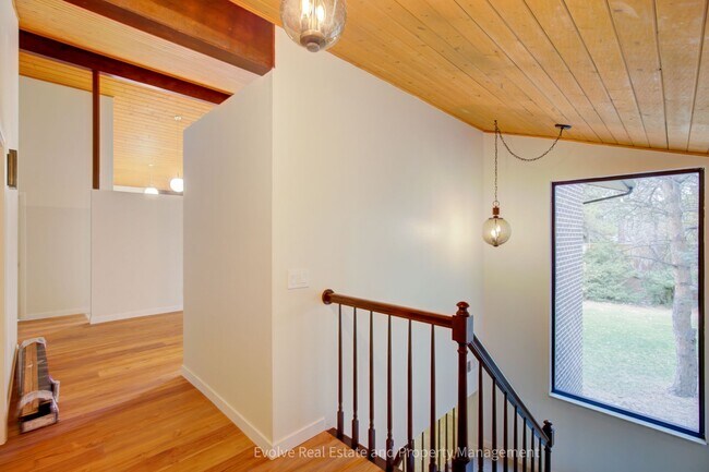 Building Photo - Evolve Real Estate: Exceptional Location! Remodeled 4-Bed Greenwood Village Home Walkable to Cher...