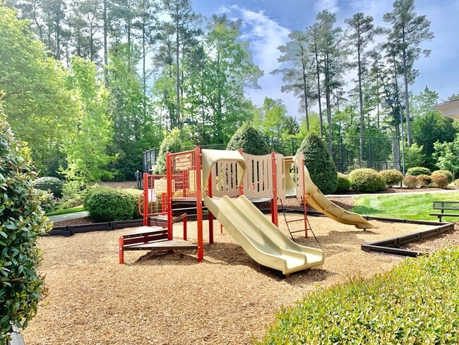 Building Photo - 2 Bedroom, 2 Bathroom Condo in Chapel Hill
