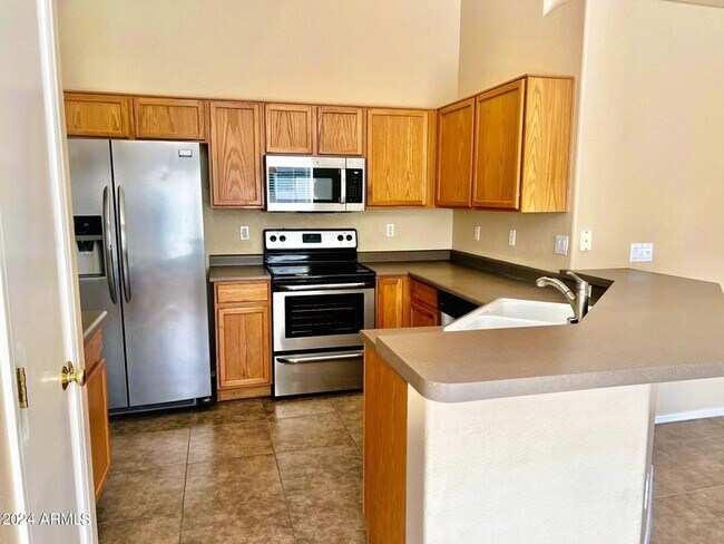 Building Photo - 7644 W Foothill Dr