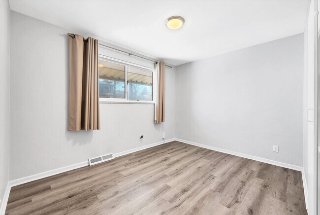 Building Photo - 6024 S Prince St