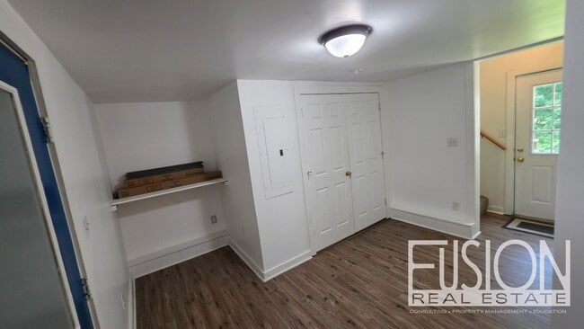 Building Photo - Rare 5-Bedroom Home in a Prime Burlington Location