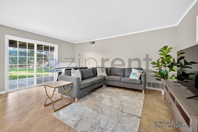 Building Photo - 353 S Heatherstone St