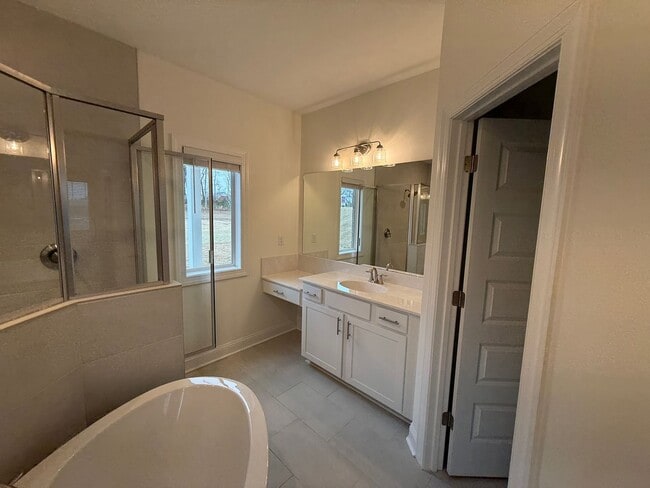 Building Photo - 7464 Newbury Dr