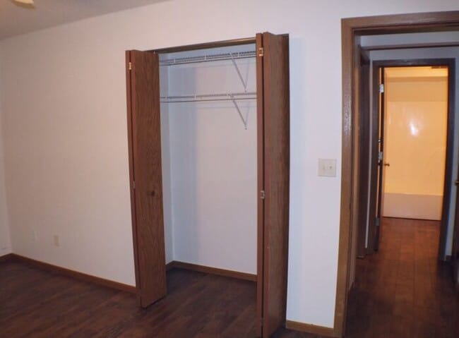 Building Photo - $1,095 | 2 Bedroom, 1 Bathroom 2nd Floor C...