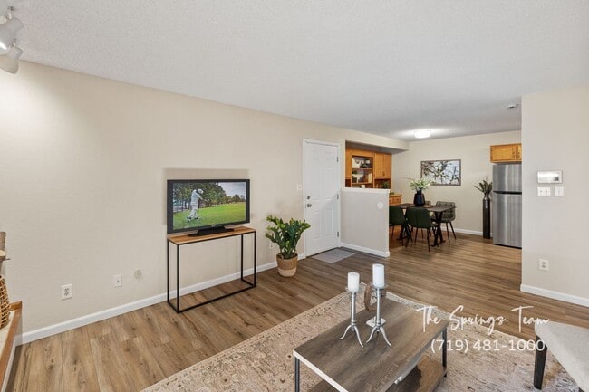 Building Photo - REMODELED SINGLE-LEVEL 2BD TOWNHOME w/ A/C - Security Deposit Waiver Available