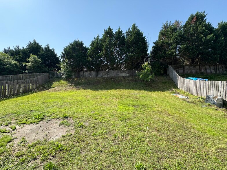Building Photo - 6718 Sequoia Hills Dr