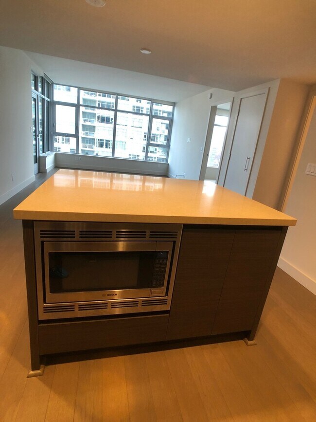 Building Photo - Insignia View - 2 Bedroom / 1.75 Bath w/ O...