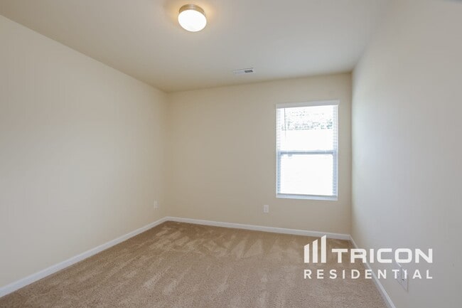 Building Photo - 2812 St George Ln