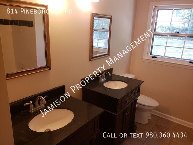 Building Photo - 814 Pineborough Rd